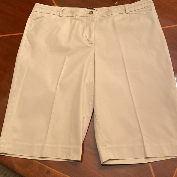 Talbots 13 inch shorts - Picture 2 of 9